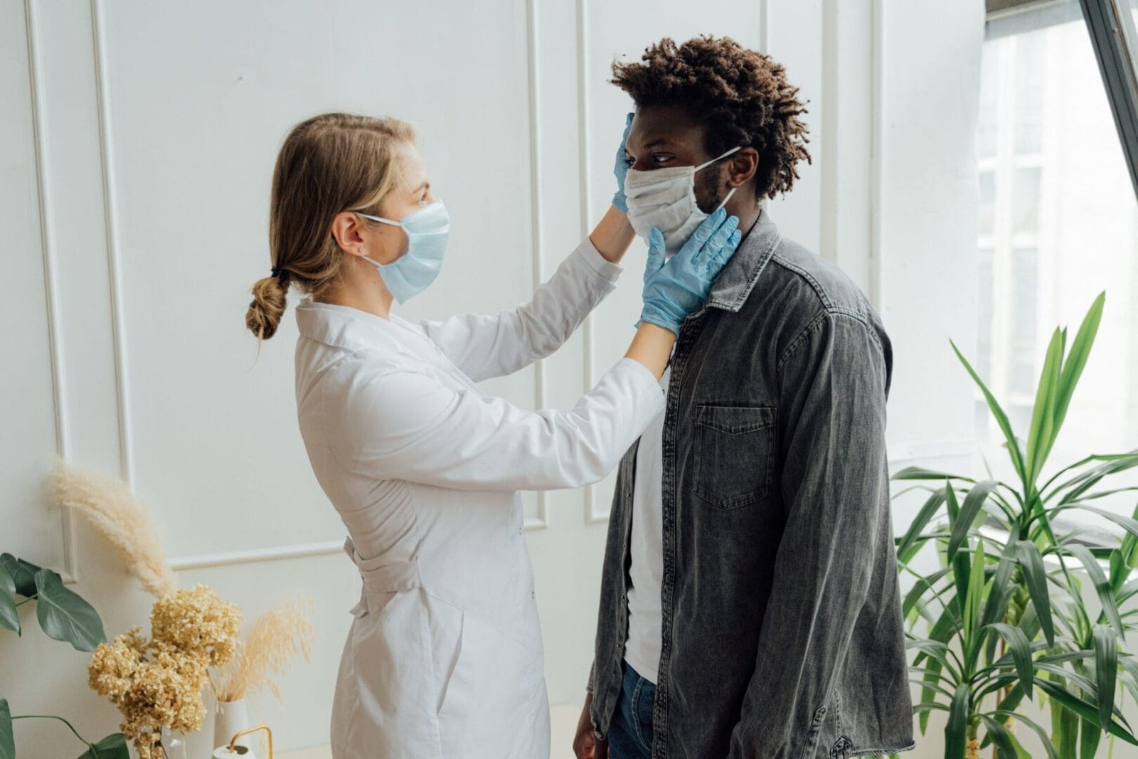 Sore Throat Treatment Through Pharmacy First: Can a Pharmacist Help?